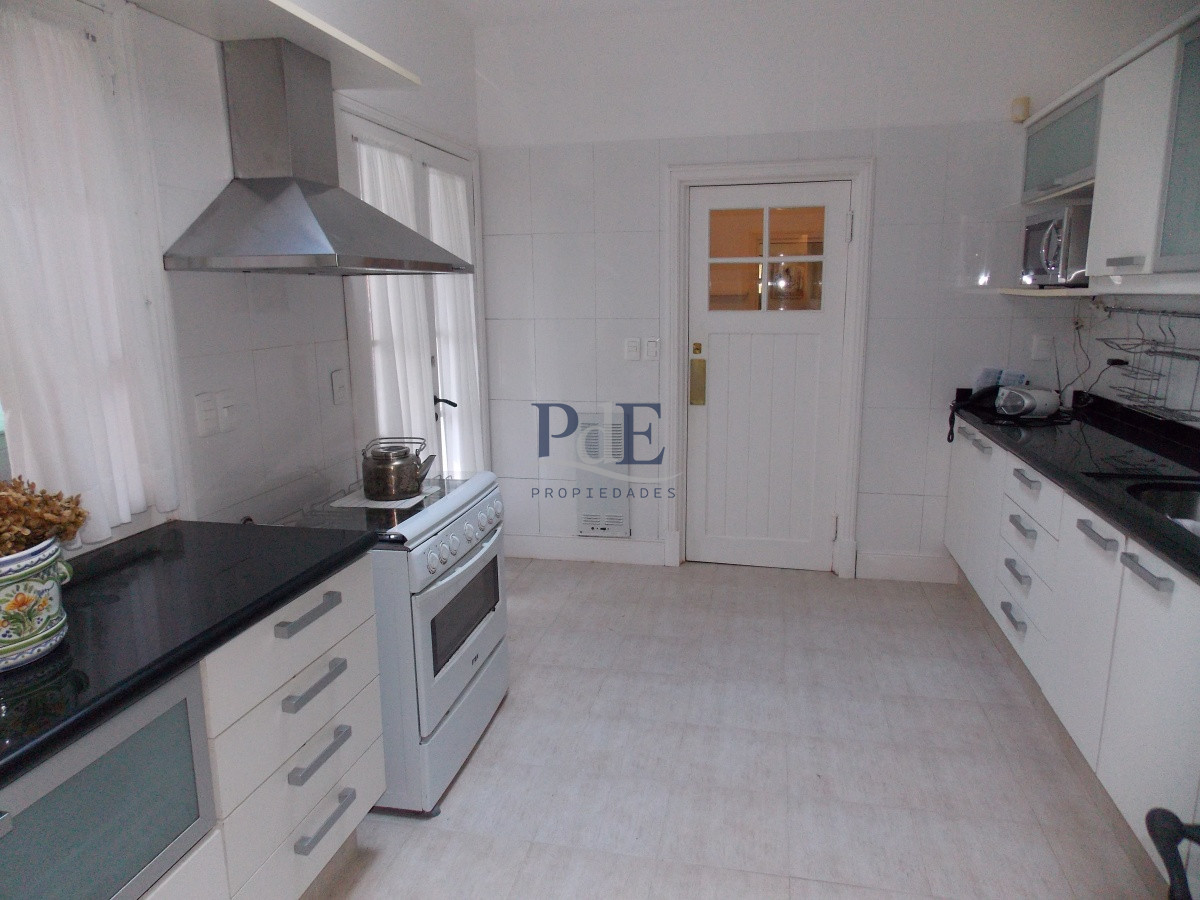 MUY BUENA CASA UBICADA EN EL CORAZÓN DEL BARRIO DEL GOLF - Imagen 36