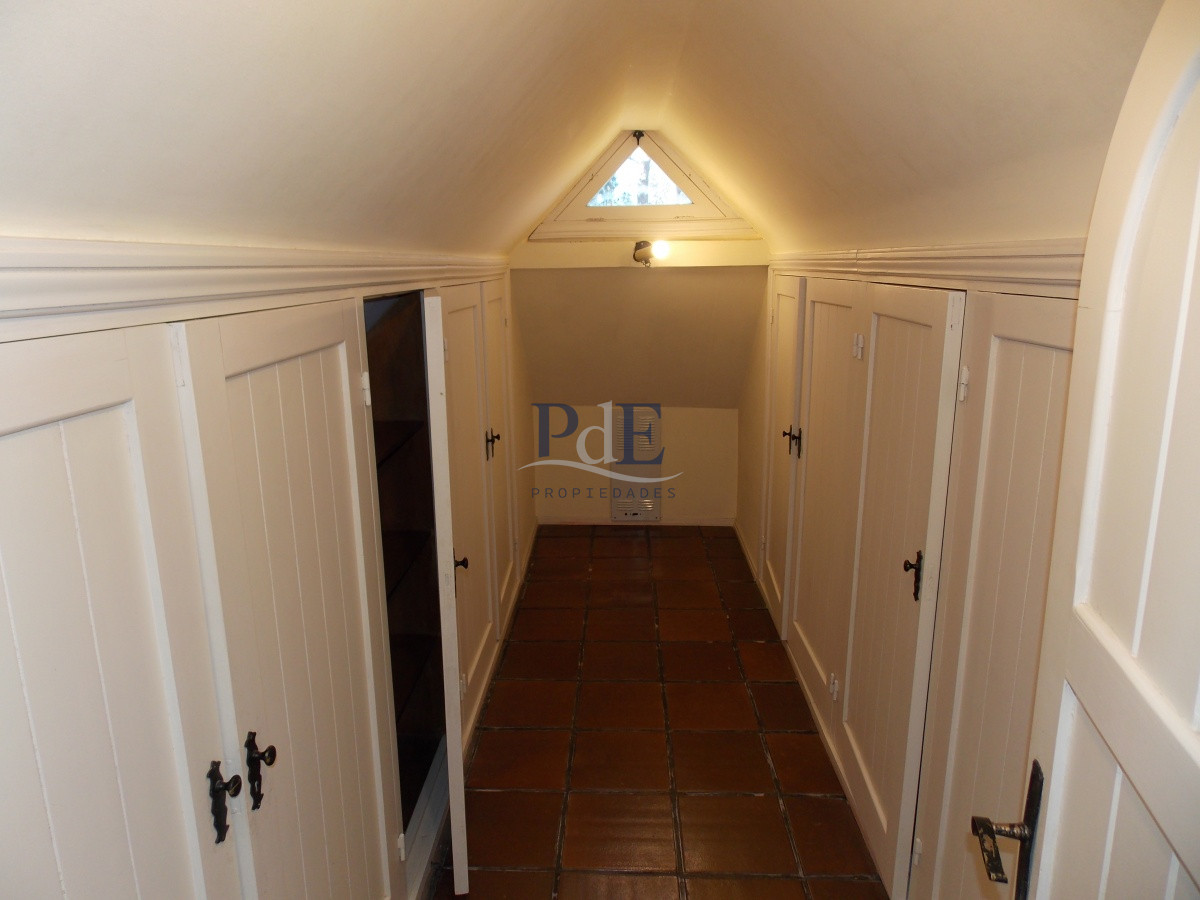 MUY BUENA CASA UBICADA EN EL CORAZÓN DEL BARRIO DEL GOLF - Imagen 34