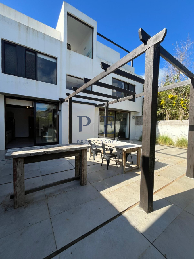 Manantiales casa de 4 dorm y 4 baños a 200 mts del Mar. - Imagen 22