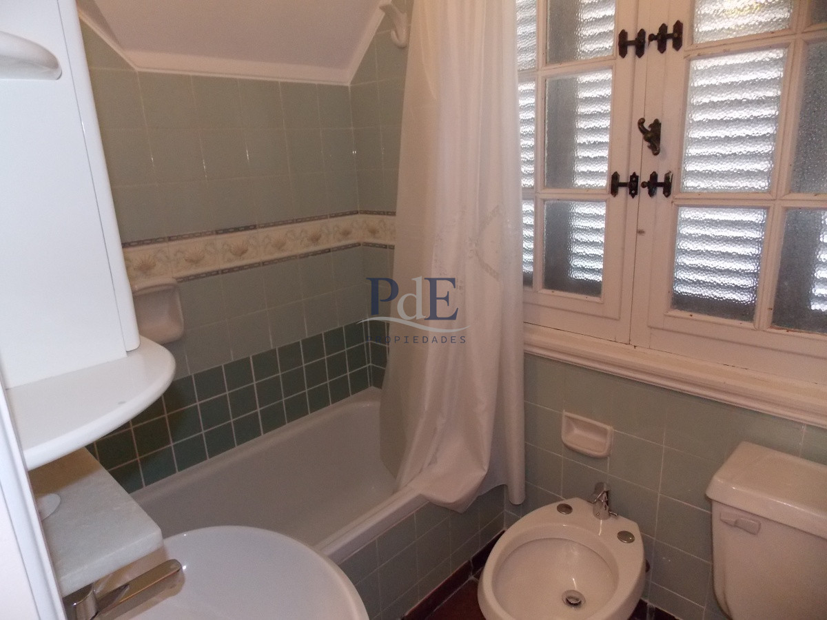 MUY BUENA CASA UBICADA EN EL CORAZÓN DEL BARRIO DEL GOLF - Imagen 25