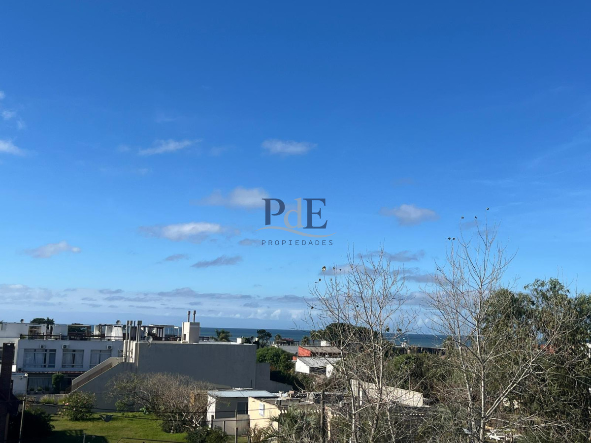 Manantiales casa de 4 dorm y 4 baños a 200 mts del Mar.