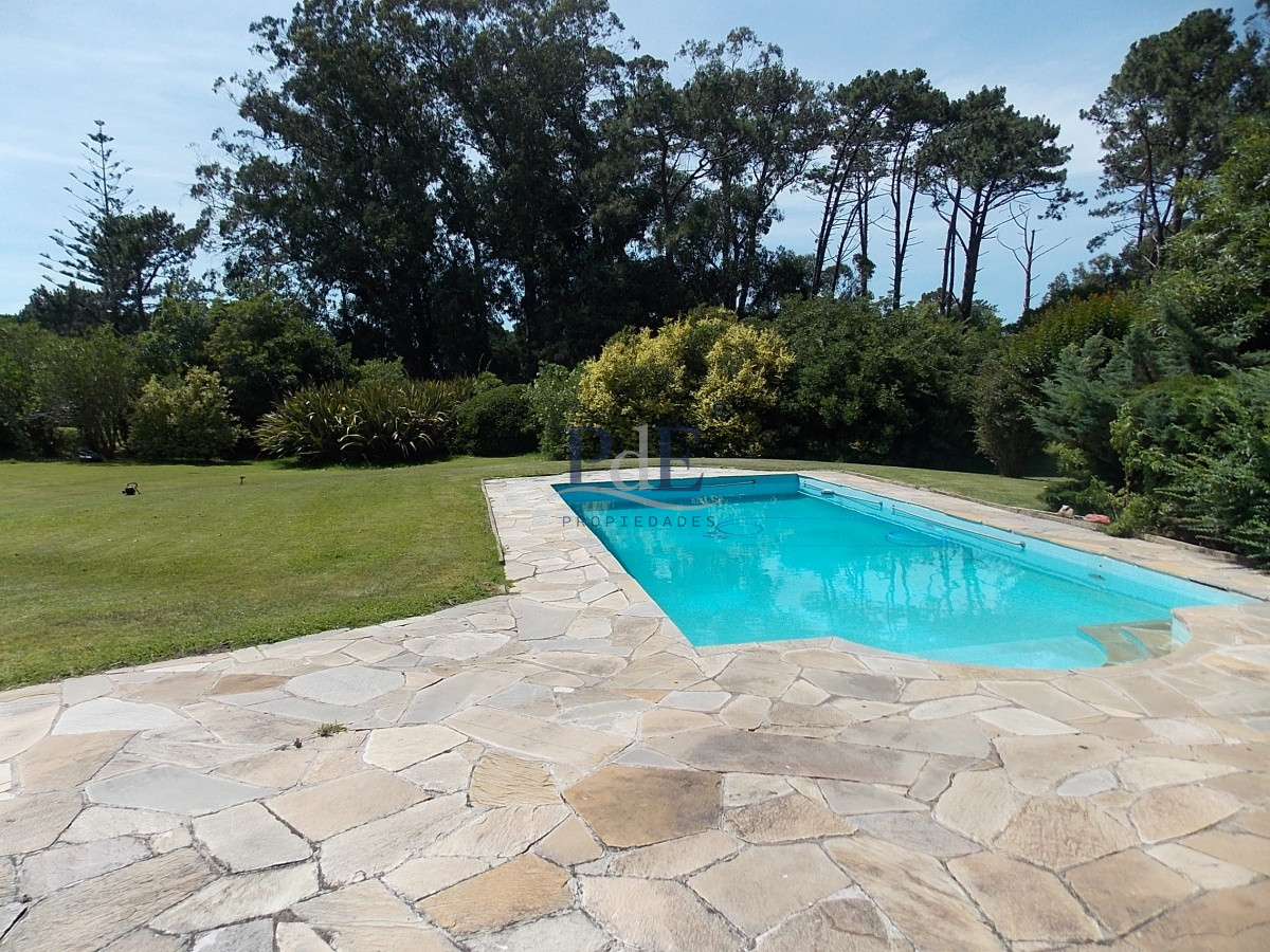 MUY BUENA CASA UBICADA EN EL CORAZÓN DEL BARRIO DEL GOLF - Imagen 4