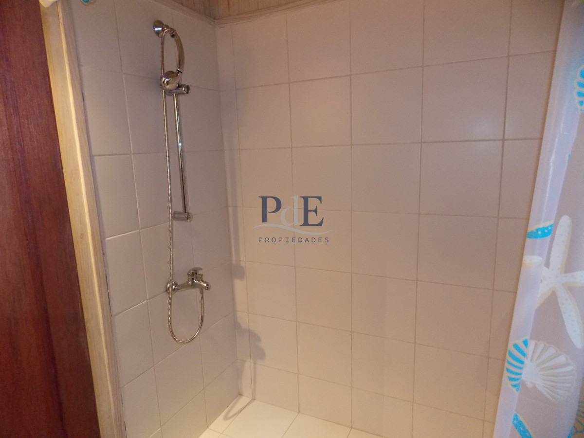 MUY BUENA CASA UBICADA EN EL CORAZÓN DEL BARRIO DEL GOLF - Imagen 50