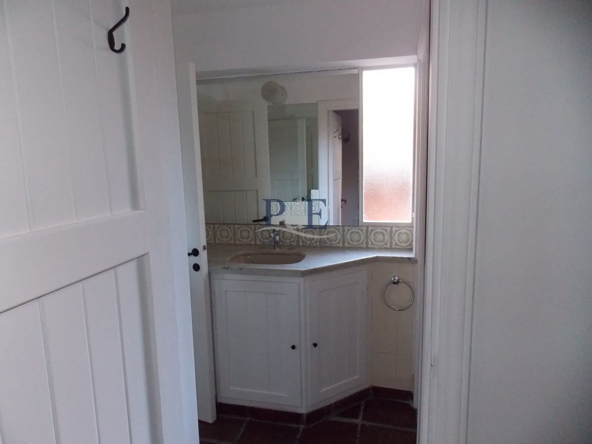 MUY BUENA CASA UBICADA EN EL CORAZÓN DEL BARRIO DEL GOLF - Imagen 20