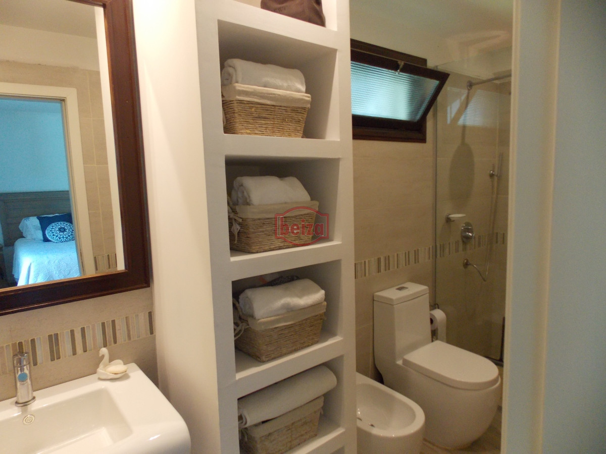 Casa ID.166906/Casas-en-Venta--Beiza-Propiedades - Importante casa a metros de la playa Mansa.