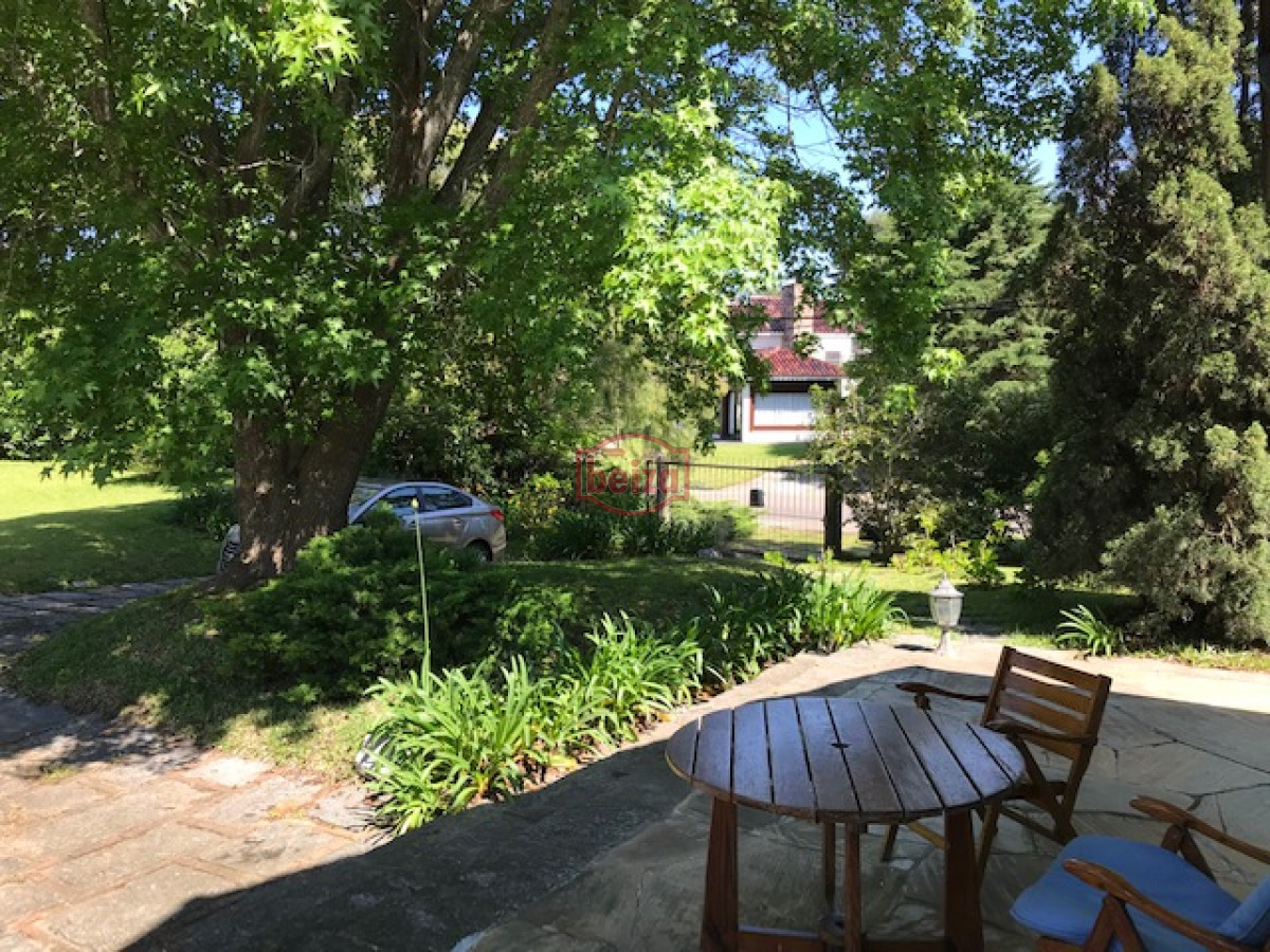 Casa ID.166906/Casas-en-Venta--Beiza-Propiedades - Importante casa a metros de la playa Mansa.