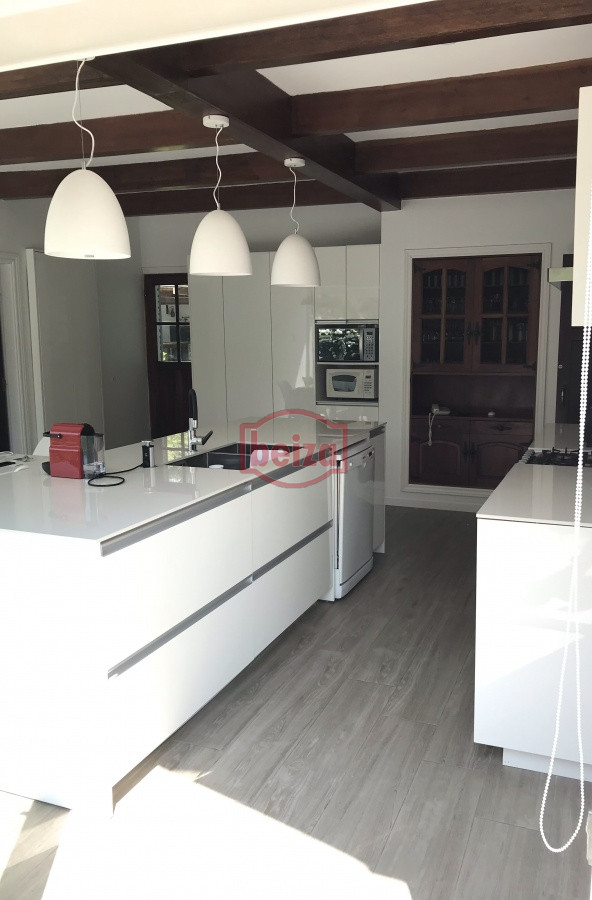 Casa ID.166906/Casas-en-Venta--Beiza-Propiedades - Importante casa a metros de la playa Mansa.