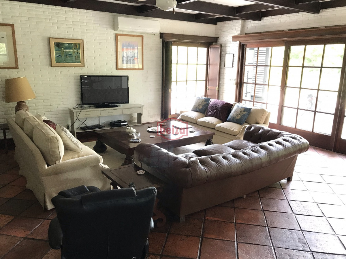 Casa ID.166906/Casas-en-Venta--Beiza-Propiedades - Importante casa a metros de la playa Mansa.