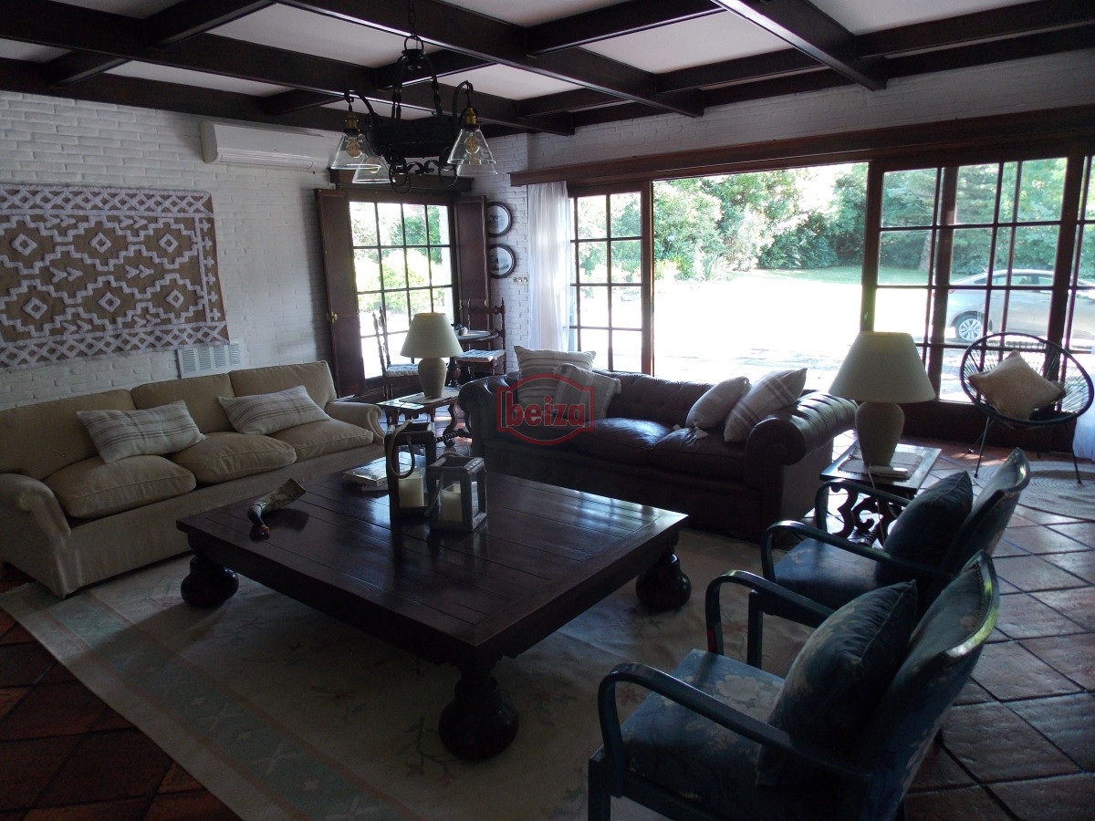 Casa ID.166906/Casas-en-Venta--Beiza-Propiedades - Importante casa a metros de la playa Mansa.