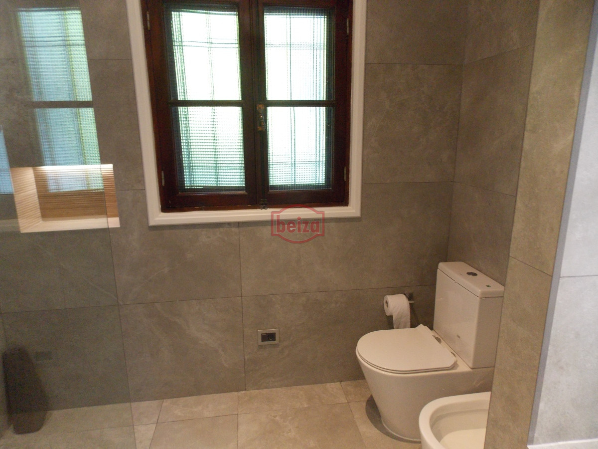 Casa ID.166906/Casas-en-Venta--Beiza-Propiedades - Importante casa a metros de la playa Mansa.