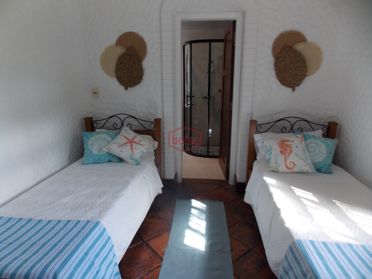 Casa ID.166906/Casas-en-Venta--Beiza-Propiedades - Importante casa a metros de la playa Mansa.