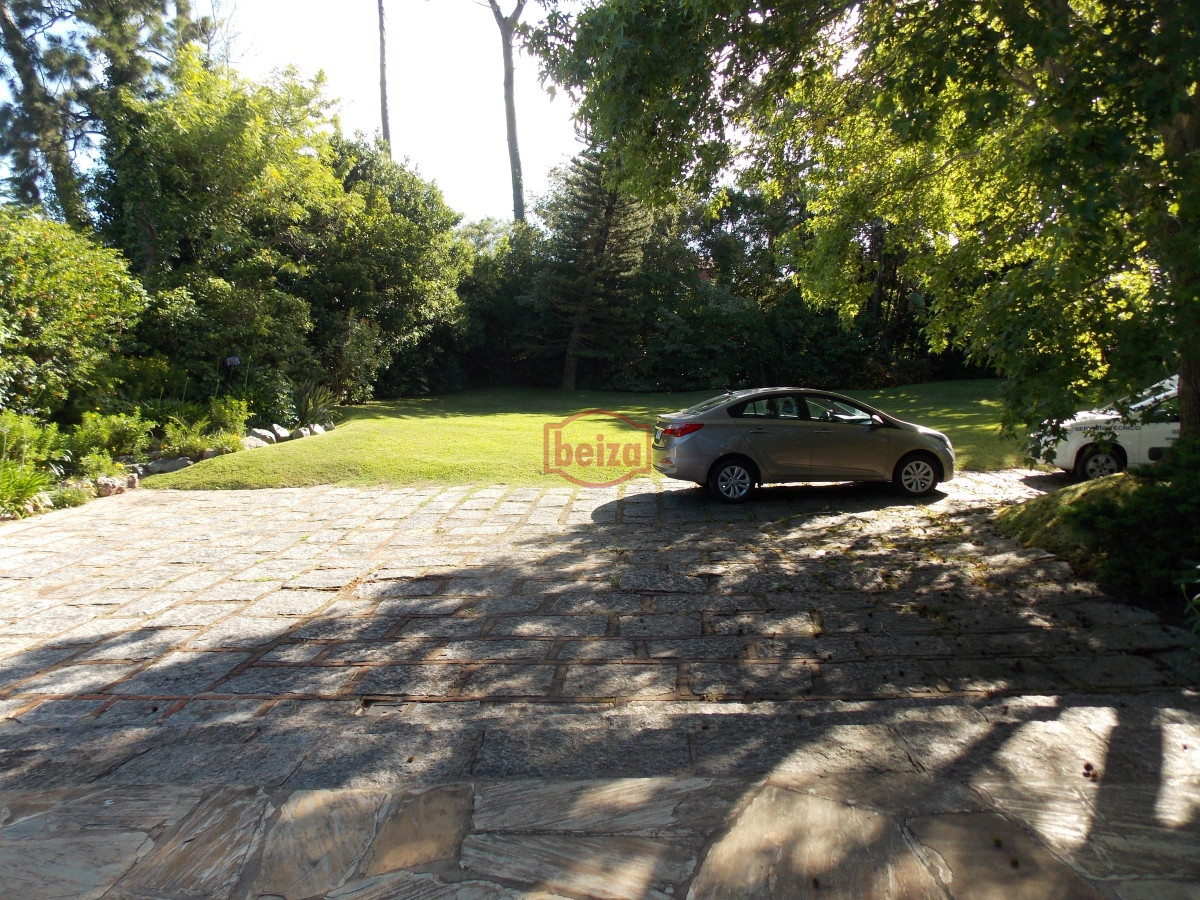 Casa ID.166906/Casas-en-Venta--Beiza-Propiedades - Importante casa a metros de la playa Mansa.