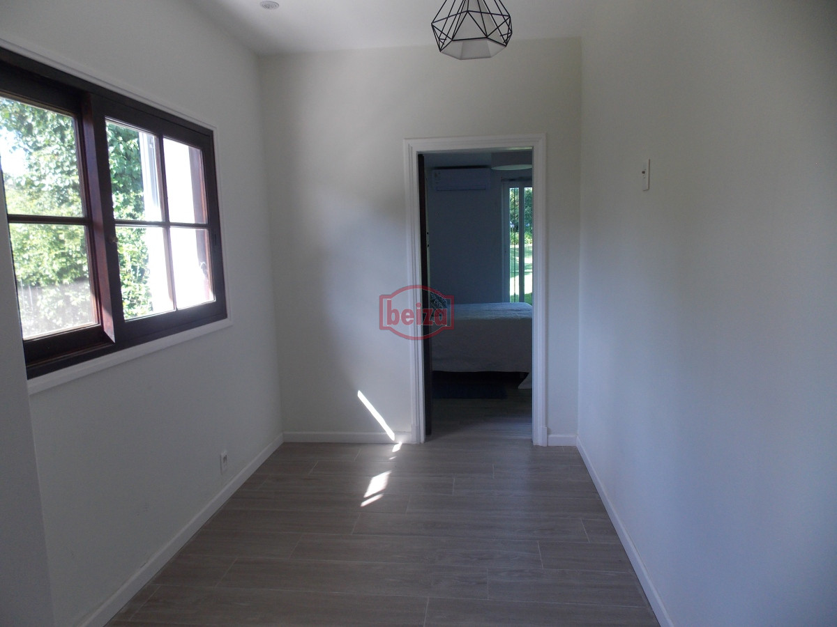 Casa ID.166906/Casas-en-Venta--Beiza-Propiedades - Importante casa a metros de la playa Mansa.