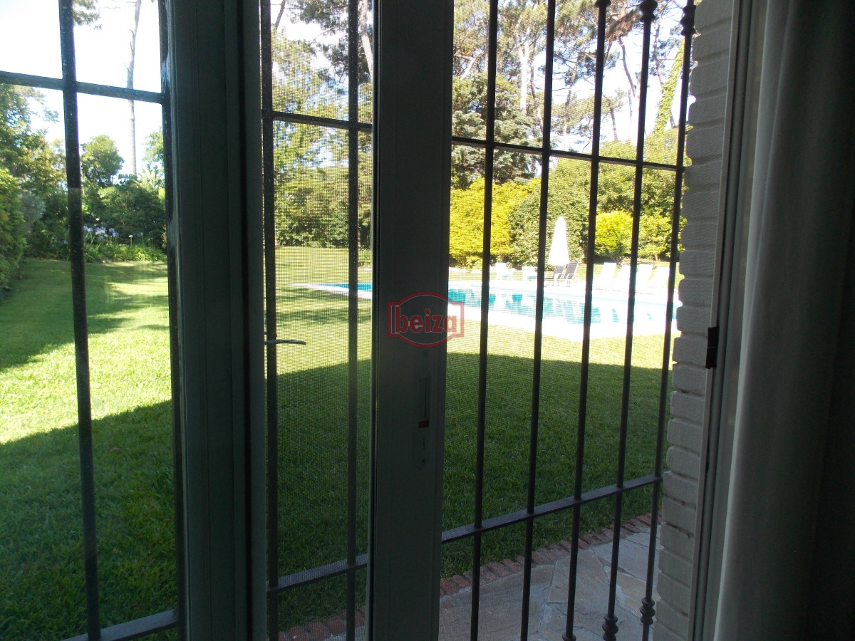 Casa ID.166906/Casas-en-Venta--Beiza-Propiedades - Importante casa a metros de la playa Mansa.