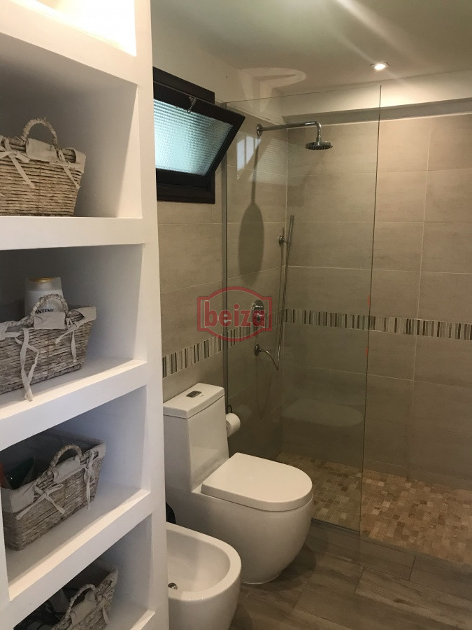 Casa ID.166906/Casas-en-Venta--Beiza-Propiedades - Importante casa a metros de la playa Mansa.