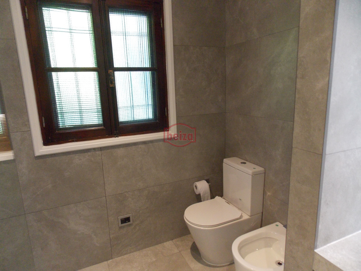 Casa ID.166906/Casas-en-Venta--Beiza-Propiedades - Importante casa a metros de la playa Mansa.