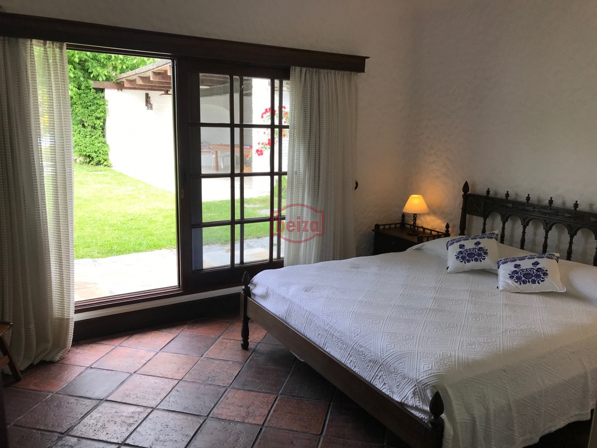 Casa ID.166906/Casas-en-Venta--Beiza-Propiedades - Importante casa a metros de la playa Mansa.