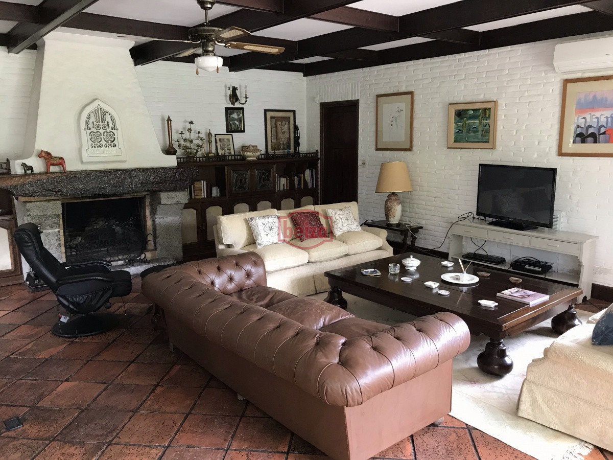 Casa ID.166906/Casas-en-Venta--Beiza-Propiedades - Importante casa a metros de la playa Mansa.