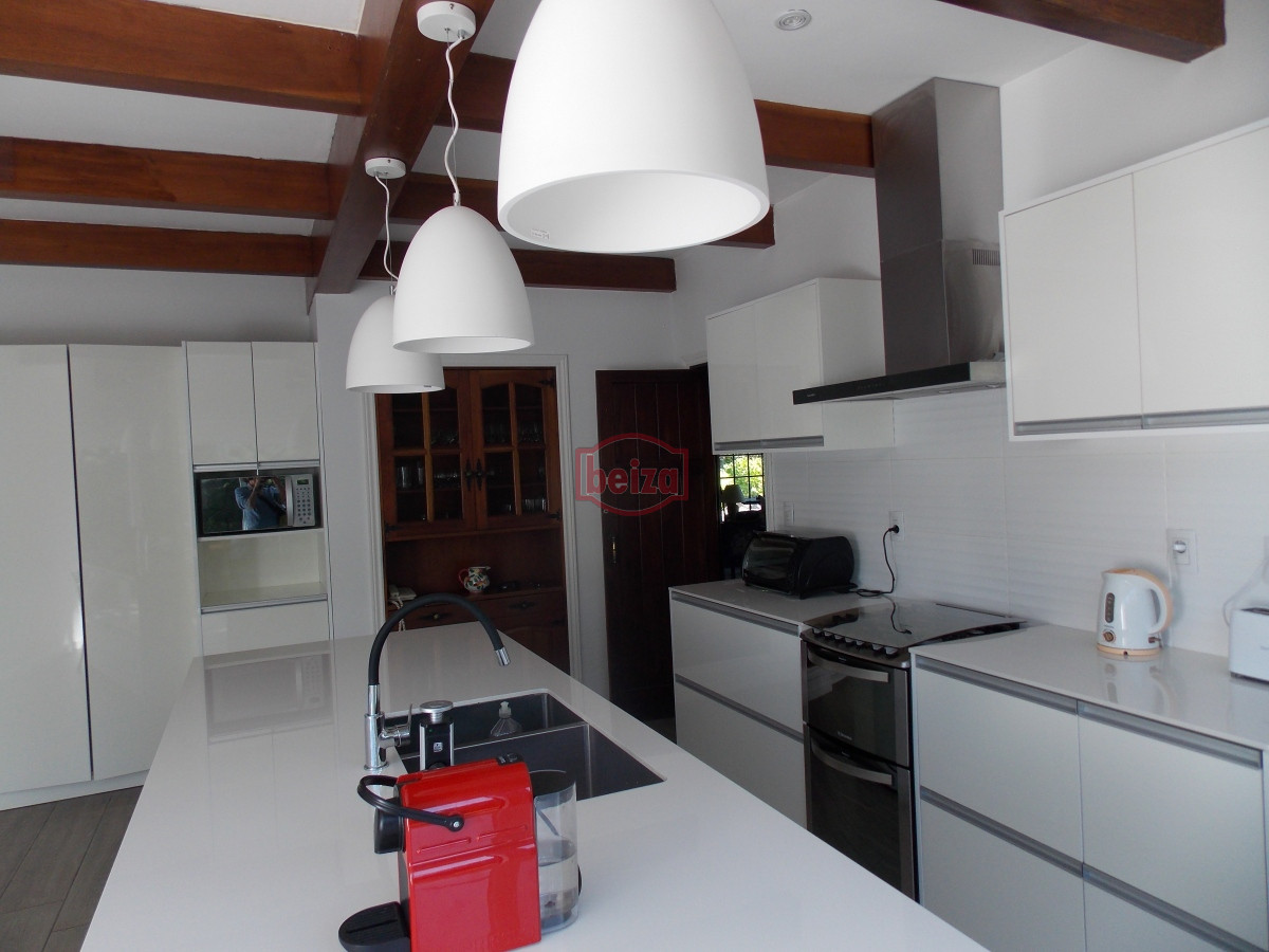 Casa ID.166906/Casas-en-Venta--Beiza-Propiedades - Importante casa a metros de la playa Mansa.