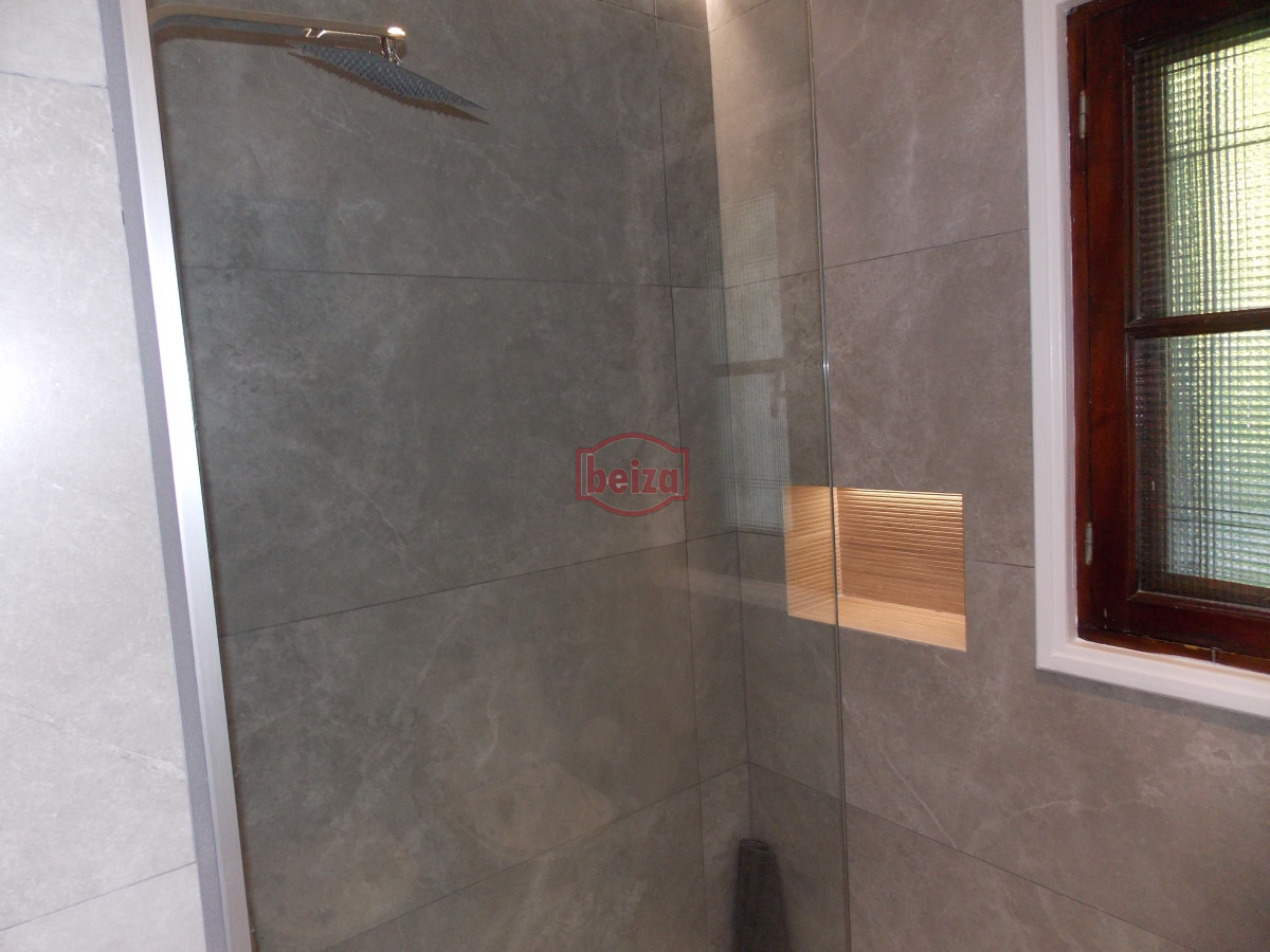 Casa ID.166906/Casas-en-Venta--Beiza-Propiedades - Importante casa a metros de la playa Mansa.