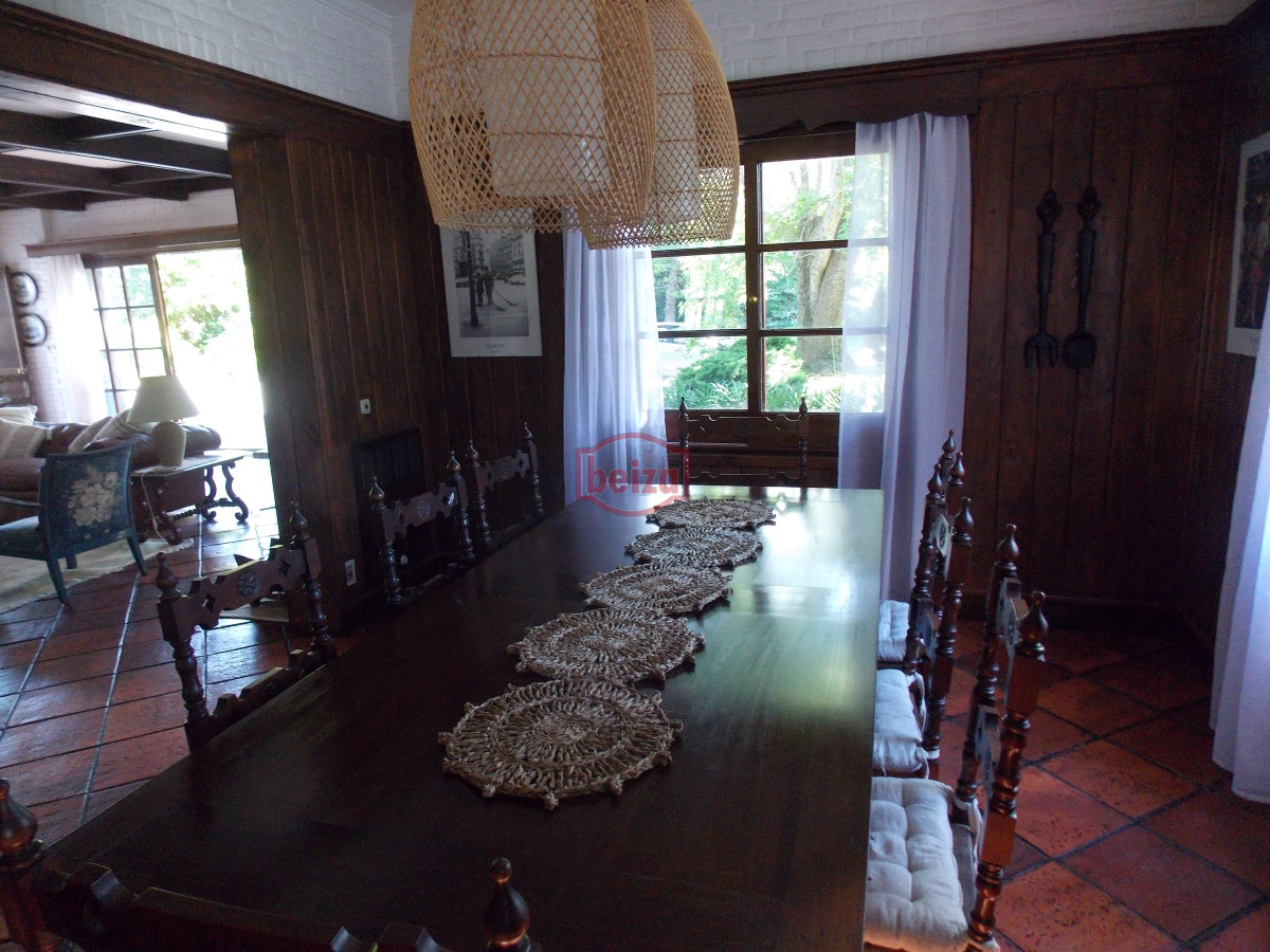 Casa ID.166906/Casas-en-Venta--Beiza-Propiedades - Importante casa a metros de la playa Mansa.