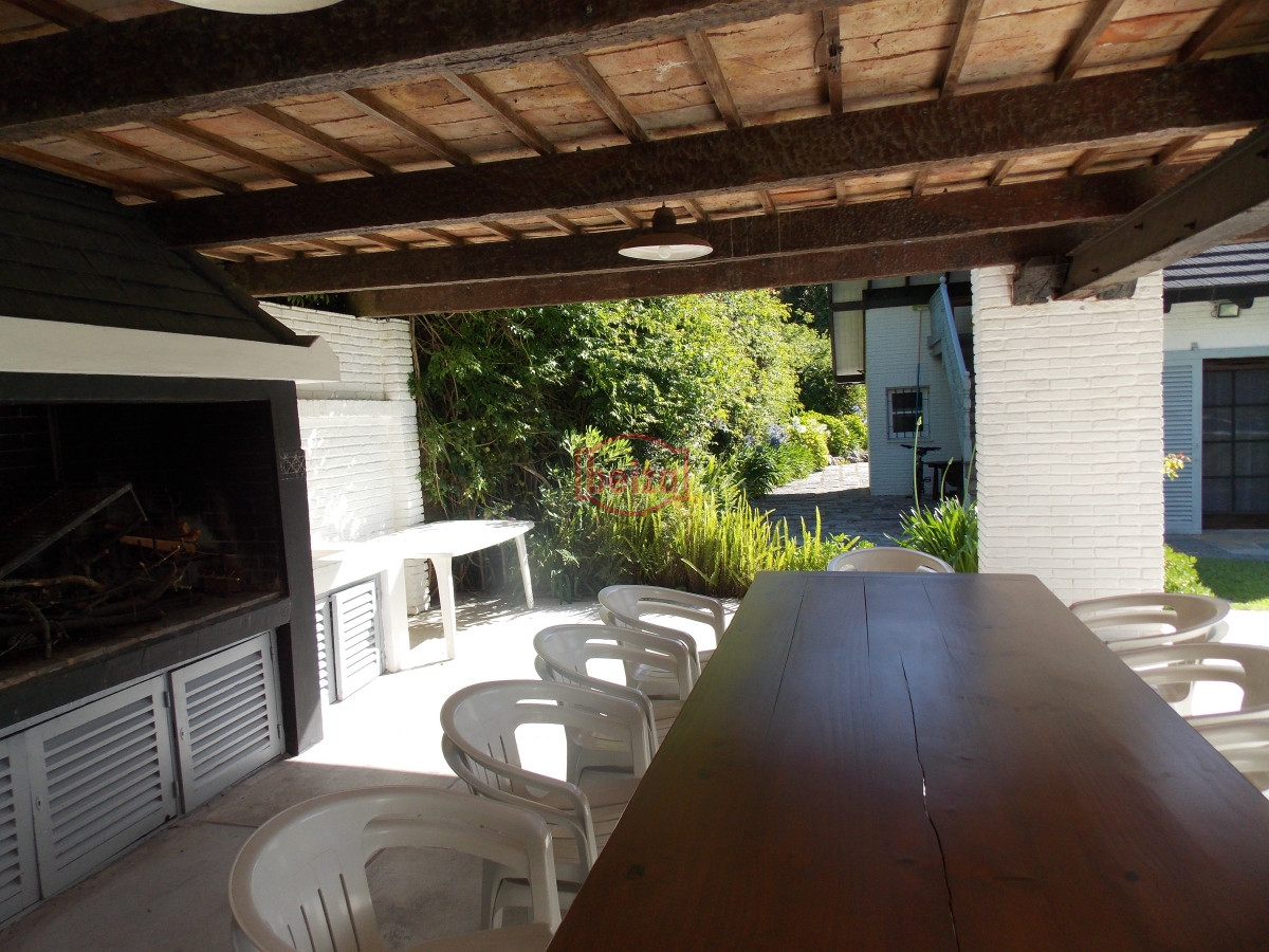 Casa ID.166906/Casas-en-Venta--Beiza-Propiedades - Importante casa a metros de la playa Mansa.