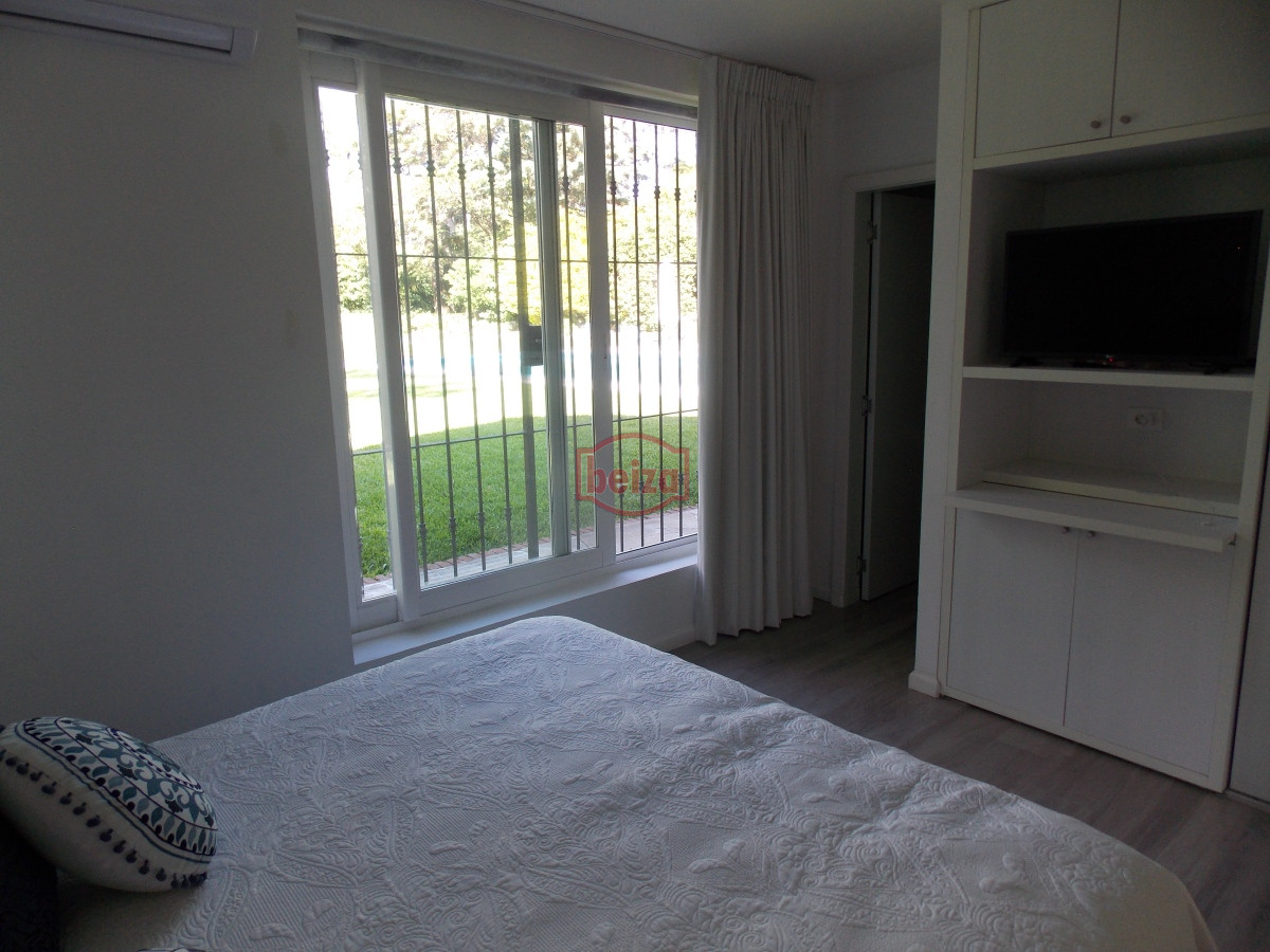 Casa ID.166906/Casas-en-Venta--Beiza-Propiedades - Importante casa a metros de la playa Mansa.