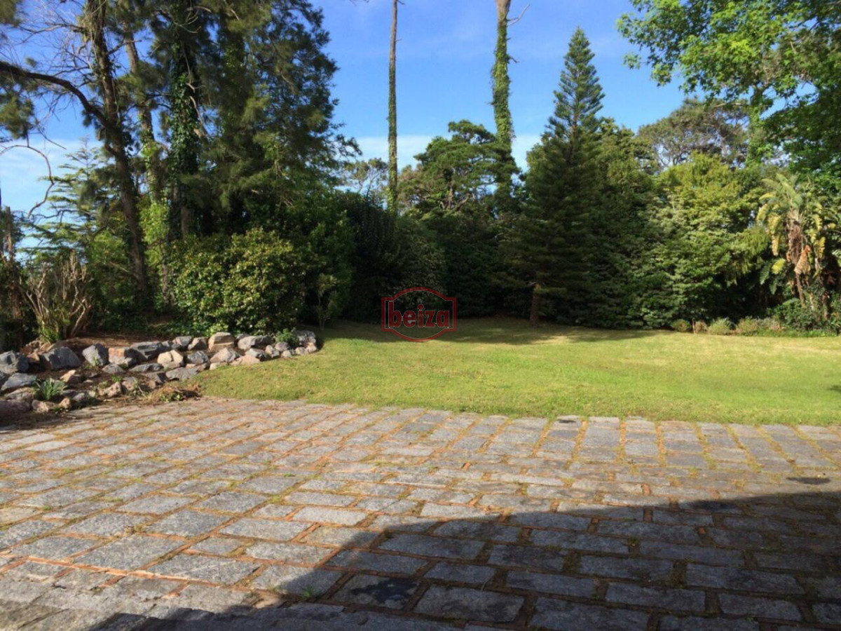 Casa ID.166906/Casas-en-Venta--Beiza-Propiedades - Importante casa a metros de la playa Mansa.