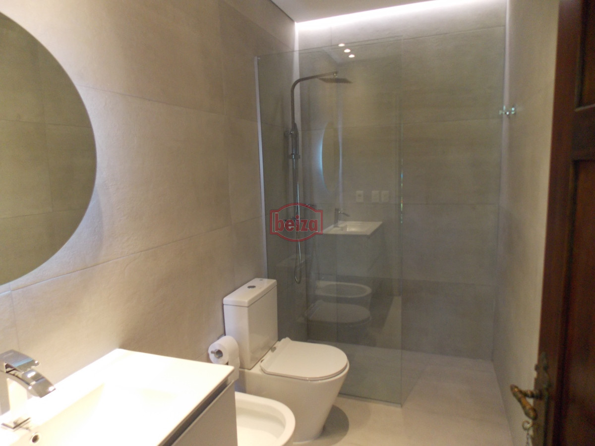 Casa ID.166906/Casas-en-Venta--Beiza-Propiedades - Importante casa a metros de la playa Mansa.