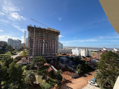 Apartamento en Brava, 3 dormitorios *