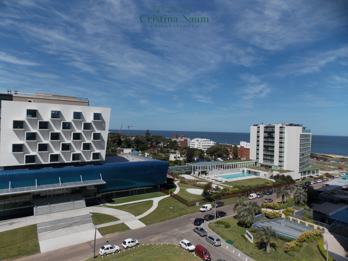LINDISIMO Y COMODO APARTAMENTO, EXCELENTE UBICACION, A MTS. DEL MAR - CNI15810A