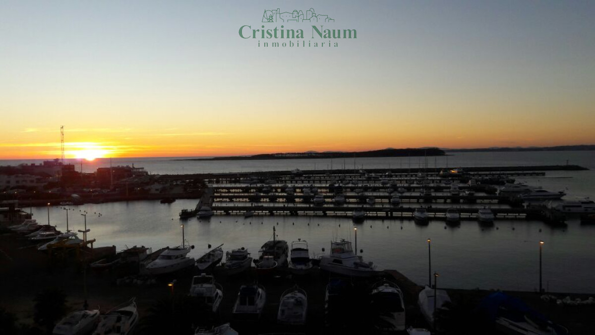 EXCLUSIVO APARTAMENTO EN PENINSULA, FRENTE AL PUERTO 6 DORM - CNI15699A