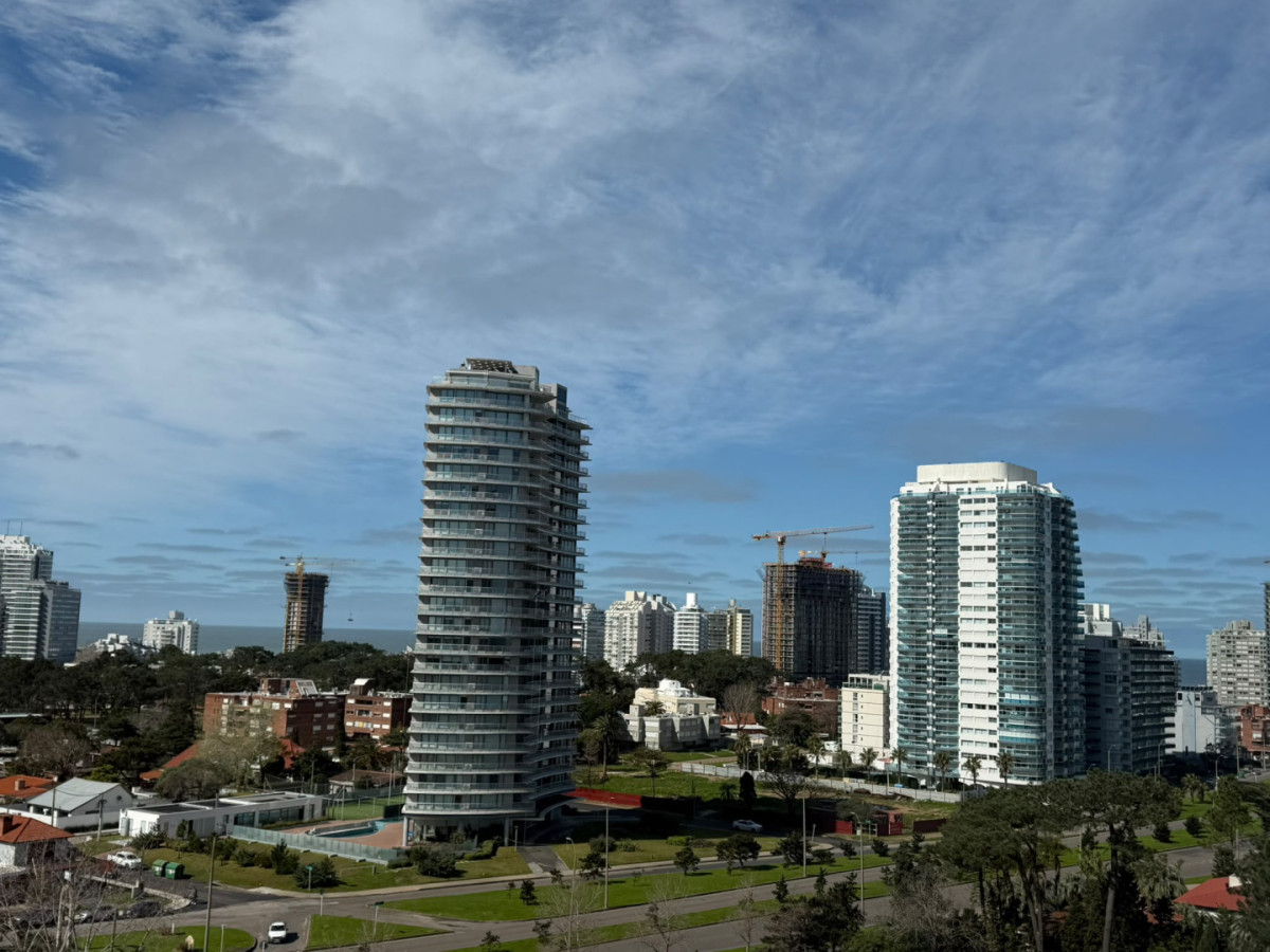 Imagen de Apartamento en venta | Torre de categoría, Playa Mansa