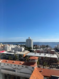 PENINSULA CENTRO RECICLADO CON VISTA