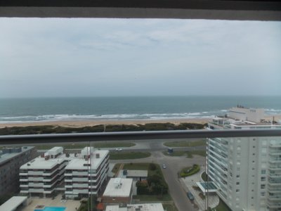 Piso alto a 1 cuadra del mar parada 6 Brava