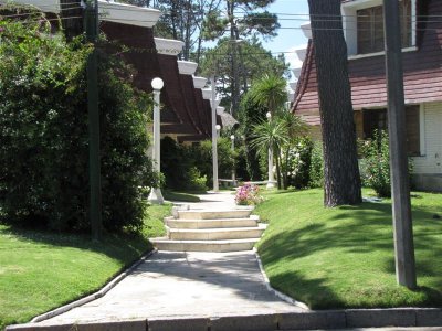 Duplex de 2 dormitorios en complejo cerrado y muy seguro sobre Avda Francia