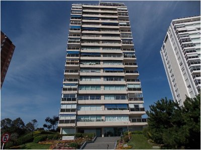 APARTAMENTO EN PRIMERA FILA !!! , OPORTUNIDAD !!!! Construccion PINTOS RISSO