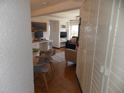 CÓMODO Y MUY PROLIJO APARTAMENTO SOBRE ROOSEVELT