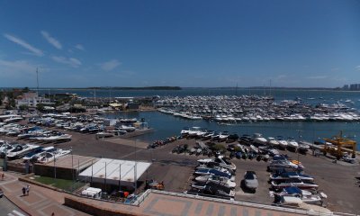 ESPECTACULAR APARTAMENTO EN PRIMERA LÍNEA FRENTE AL PUERTO.