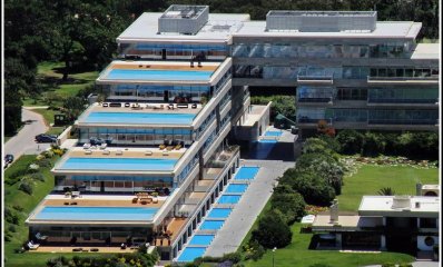 EDIFICIO DE LUJO FRENTE AL MAR