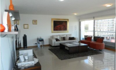 Apartamento en Brava, 3 dormitorios *