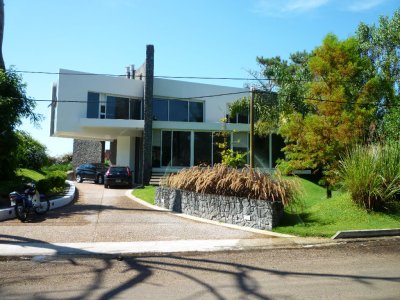 BRAVA -  ESPECTACULAR CASA MINIMALISTA CON VISTA AL  MAR !!!