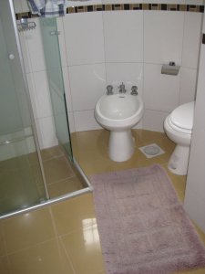 excelente casa en cantegril de 5 dormitorios - cni18188c