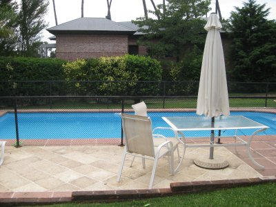 excelente casa en cantegril de 5 dormitorios - cni18188c