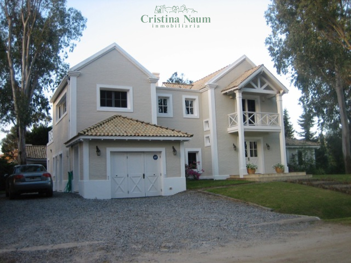Estupenda casa en barrio privado Laguna Blanca - CNI35321C