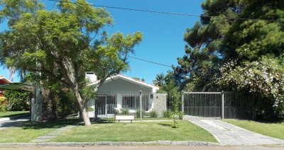 IMPECABLE CASA TOTALMENTE RECICLADA EN MANSA, A 6 CUADRAS DEL MAR