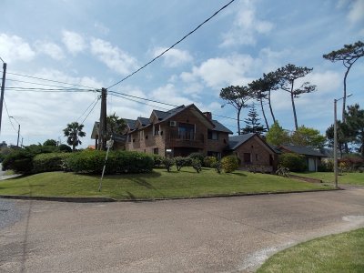 EXCELENTE CASA A 1 CUADRA DE LA RAMBLA MANSA 