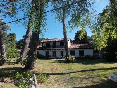 Excelente casa para familia numerosa, espacios muy amplios !!
