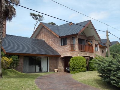 PLAYA MANSA EXCELENTE CASA A 1 CUADRA DE LA RAMBLA