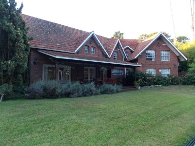 IMPORTANTE CASA EN EL GOLF
